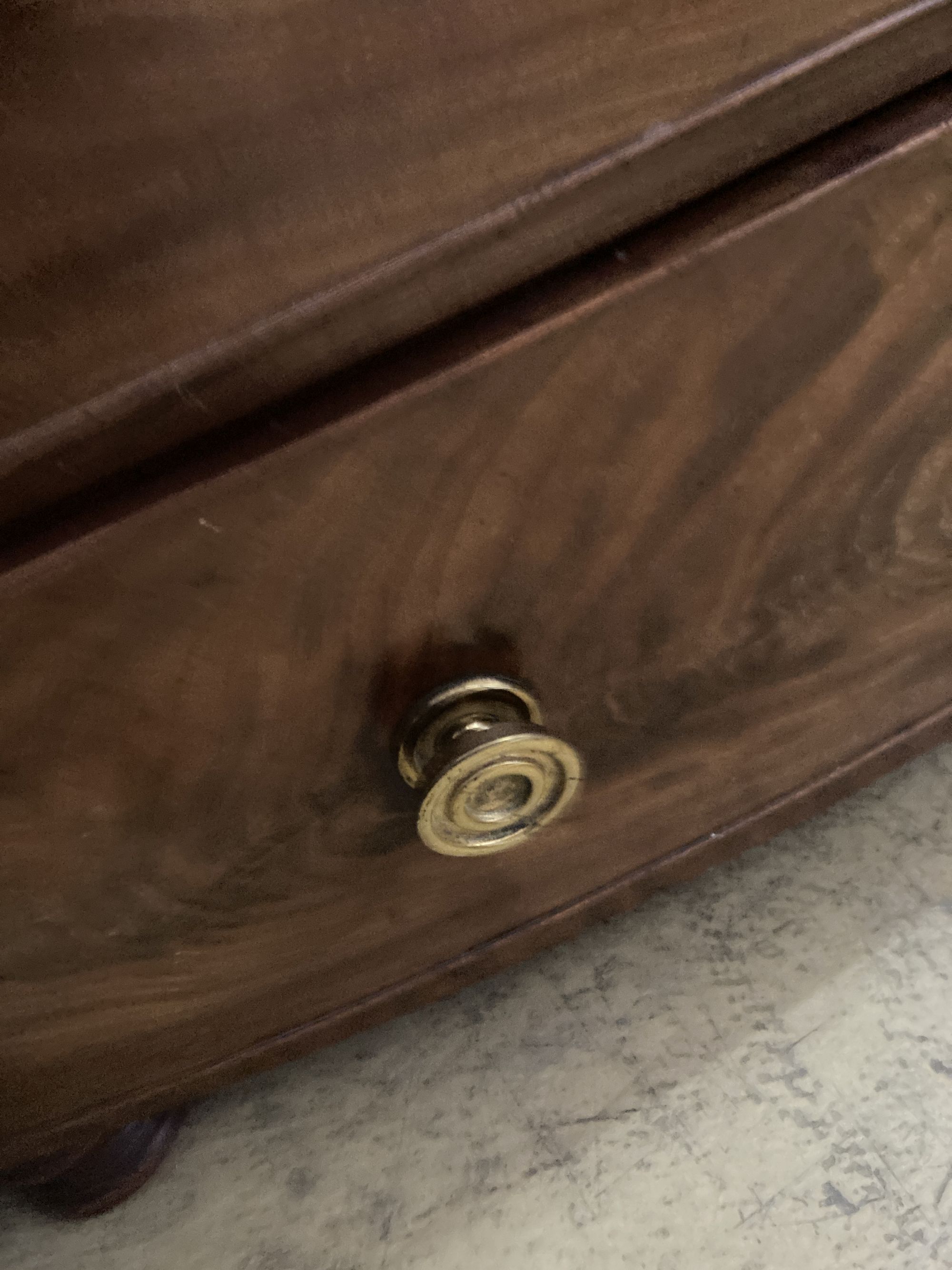 A Regency mahogany bow front chest of drawers, width 108cm, depth 53cm, height 100cm